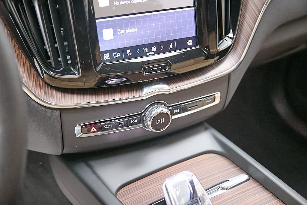 Certified 2025 Volvo XC60 B5 Ultra image 15