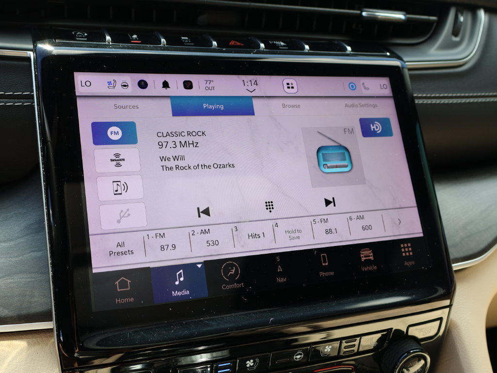 Used 2023 Jeep Grand Cherokee L Limited w/ Luxury Tech Group II AWD/4WD image 37