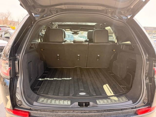 Used 2023 Land Rover Discovery Sport SE image 5