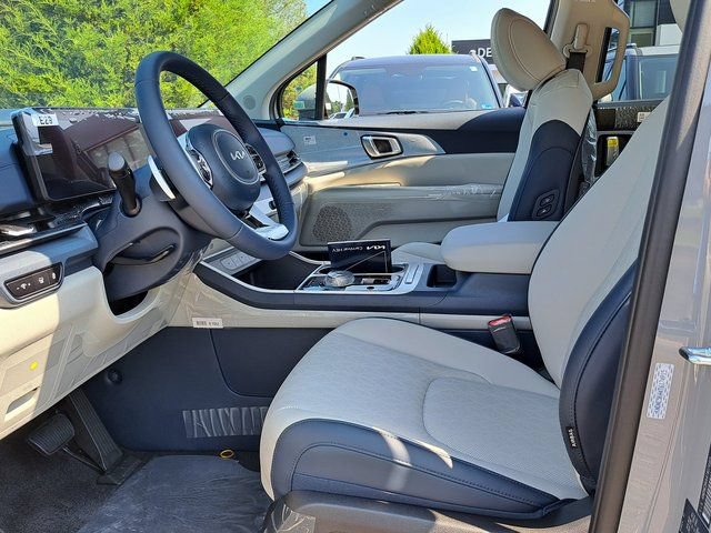 New 2026 Kia Carnival EX FWD image 12