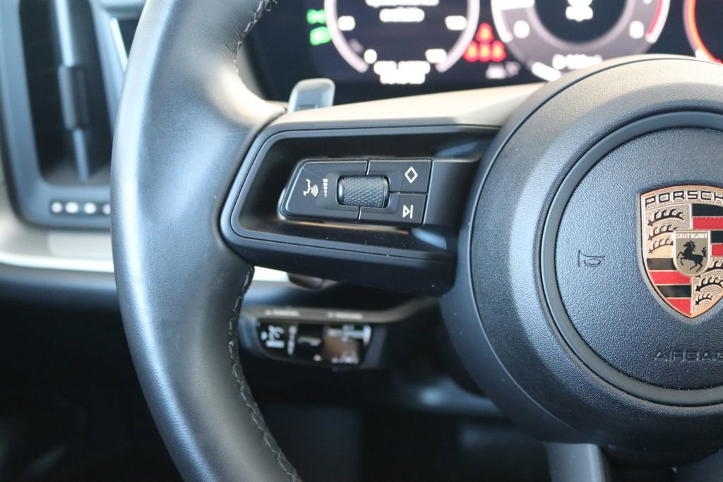 Used 2024 Porsche Cayenne image 45