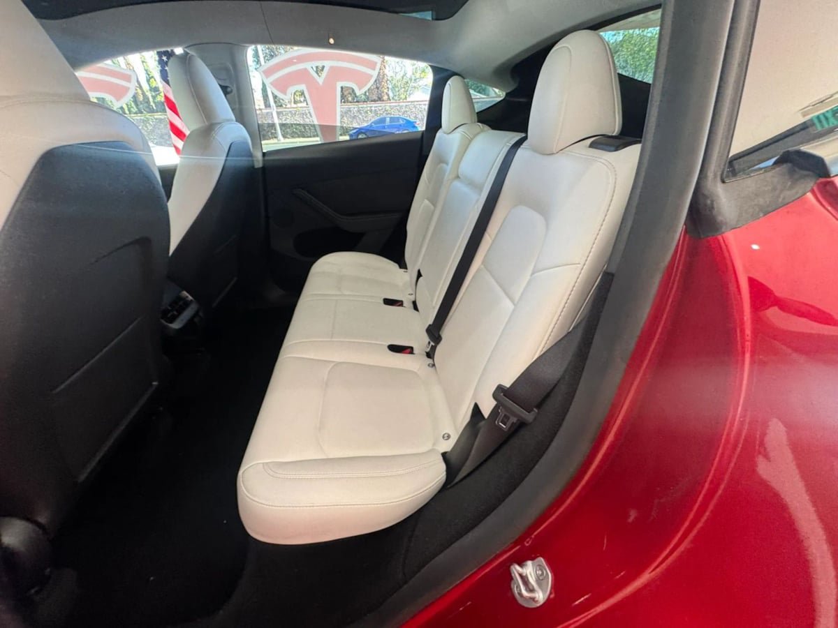 Used 2024 Tesla Model Y Long Range AWD/4WD image 11