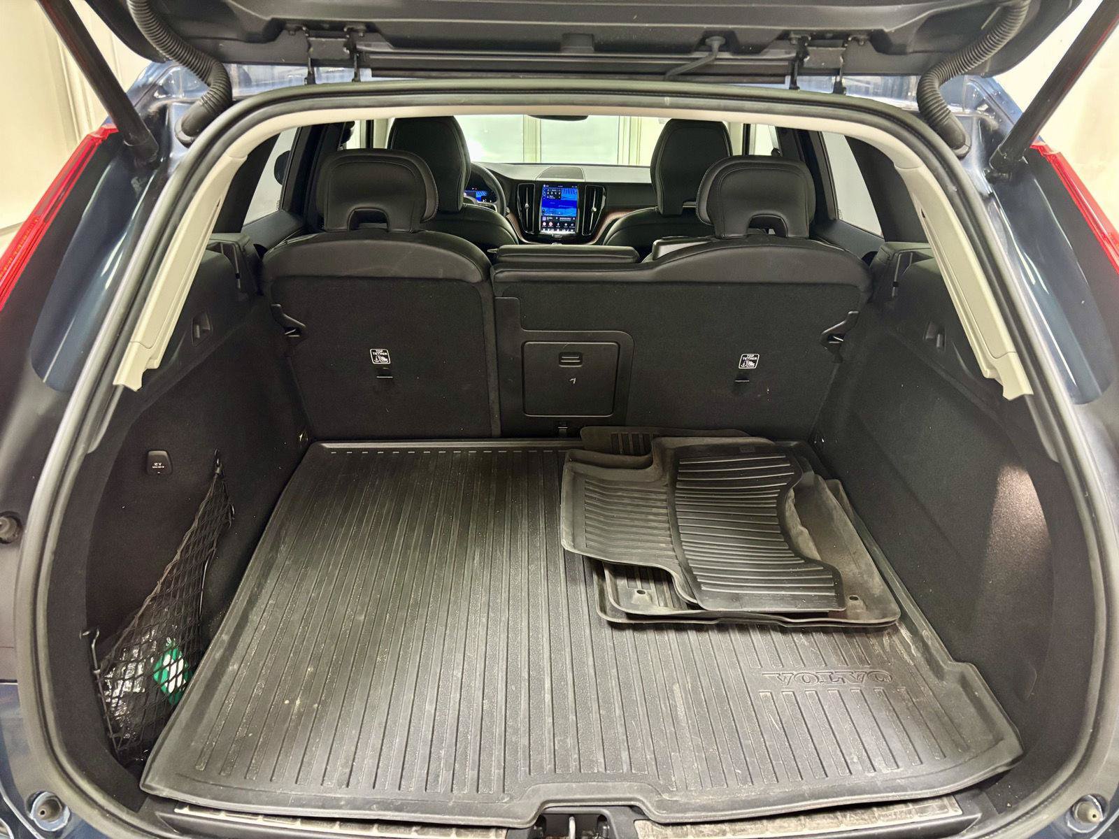 Used 2023 Volvo XC60 B5 Ultimate w/ Climate Package FWD image 37