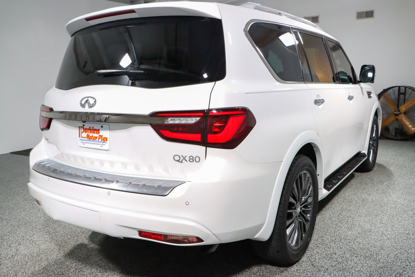 Used 2023 INFINITI QX80 Premium Select w/ Cargo Package image 7