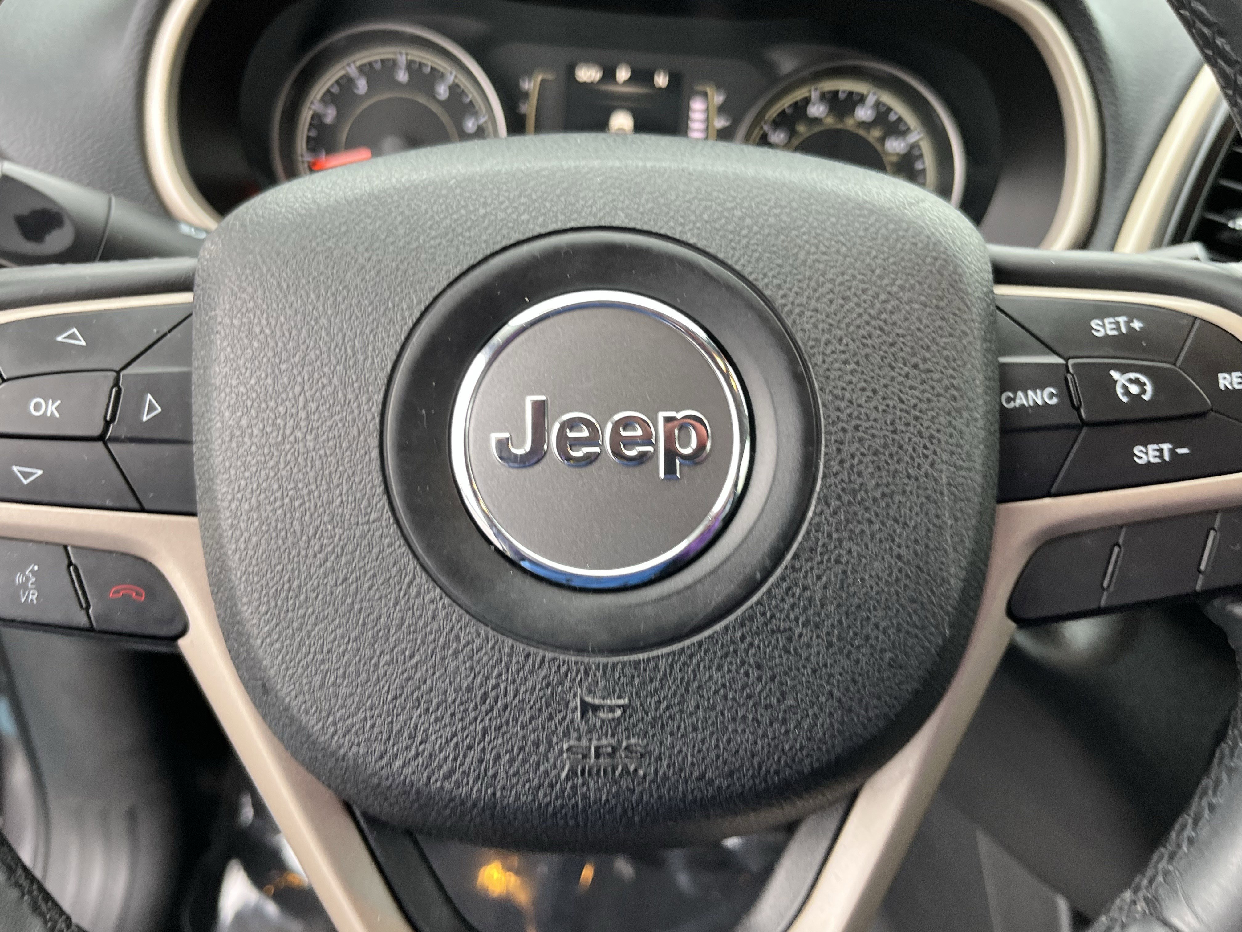Used 2015 Jeep Cherokee Latitude w/ Comfort/Convenience Group image 17