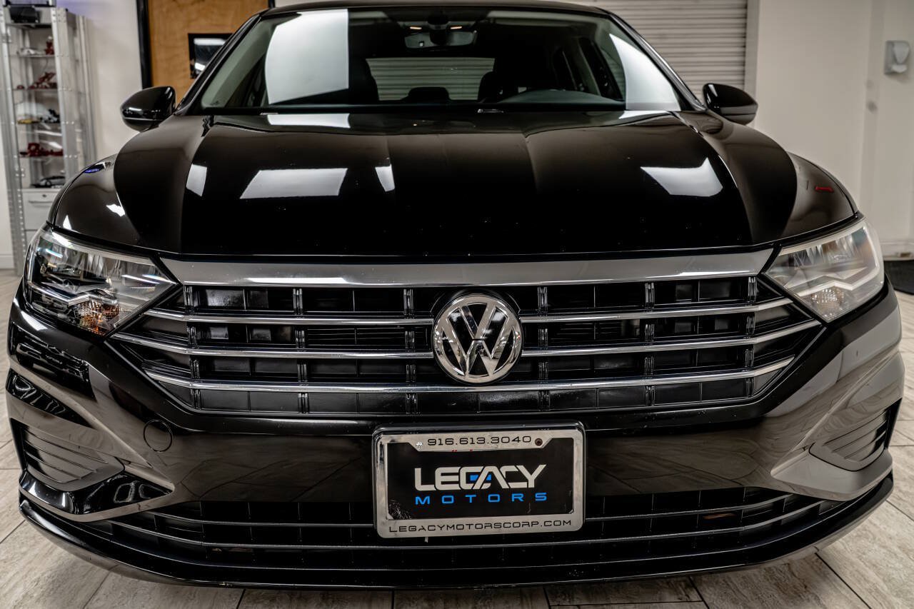 Used 2019 Volkswagen Jetta SE w/ Cold Weather Package FWD image 4