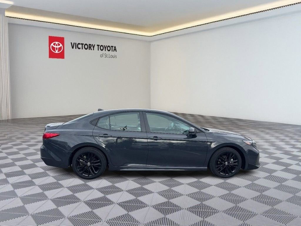 Used 2025 Toyota Camry SE image 2