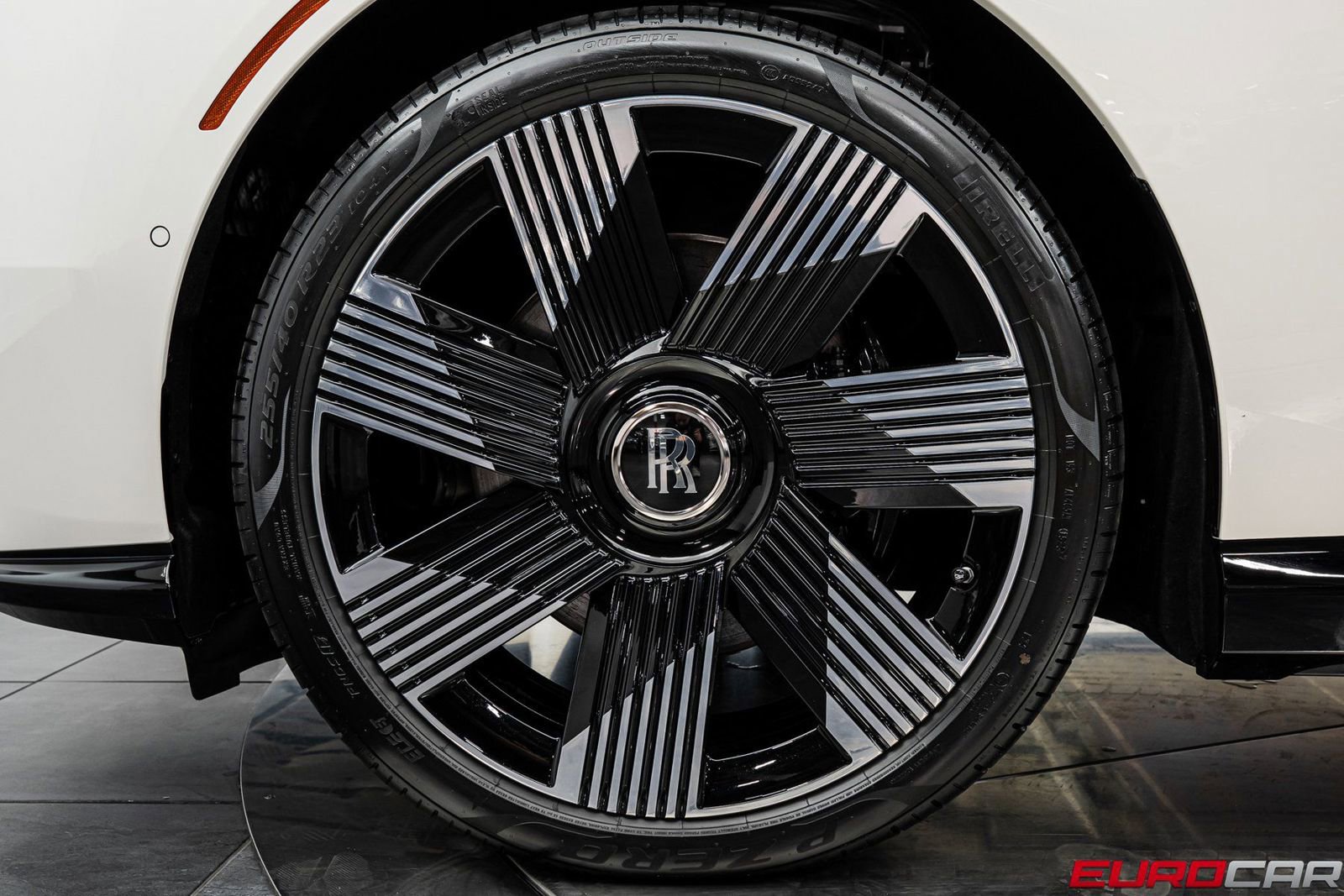 Used 2026 Rolls-Royce Spectre image 19