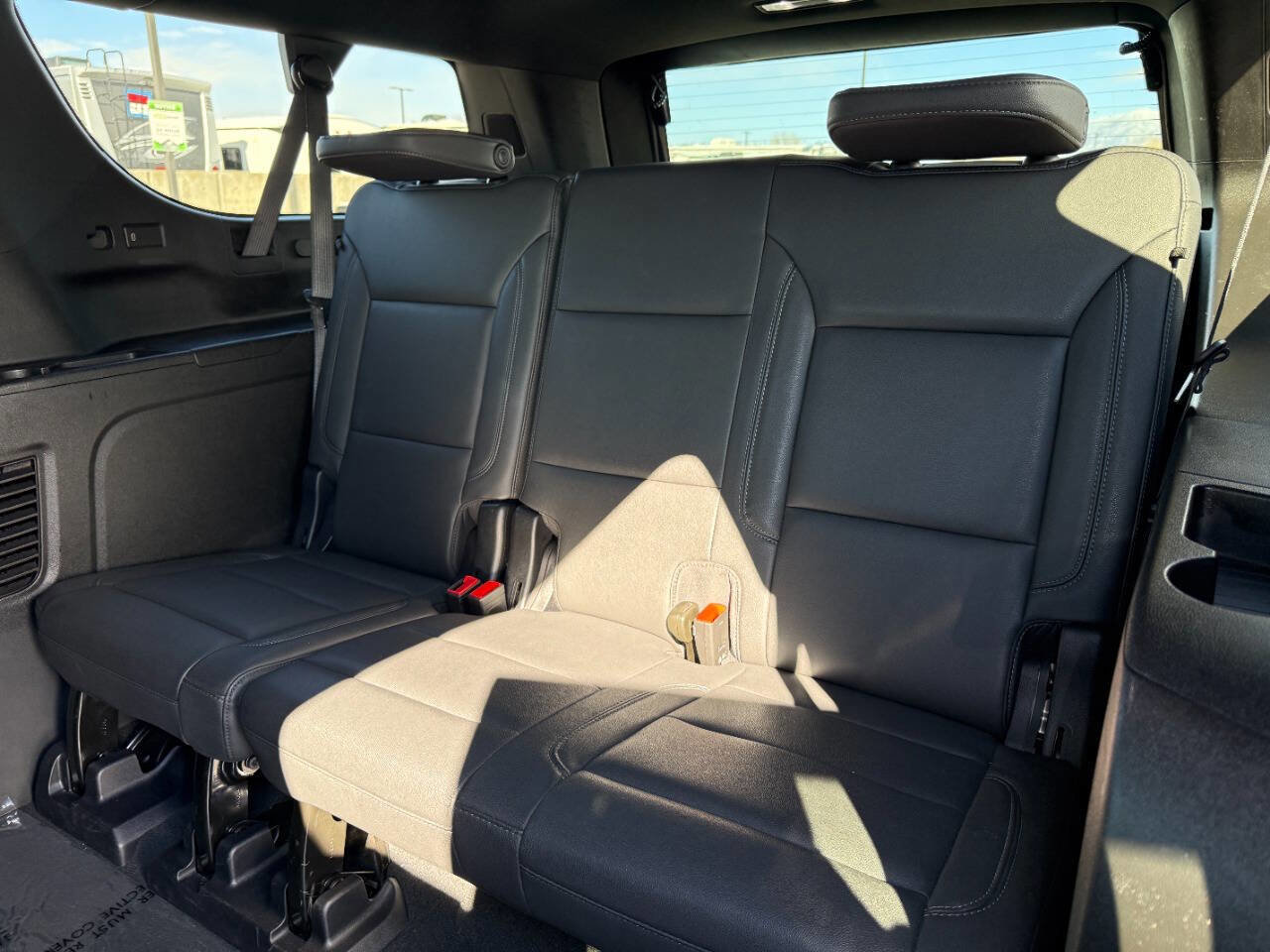 Used 2025 Chevrolet Suburban Z71 image 20