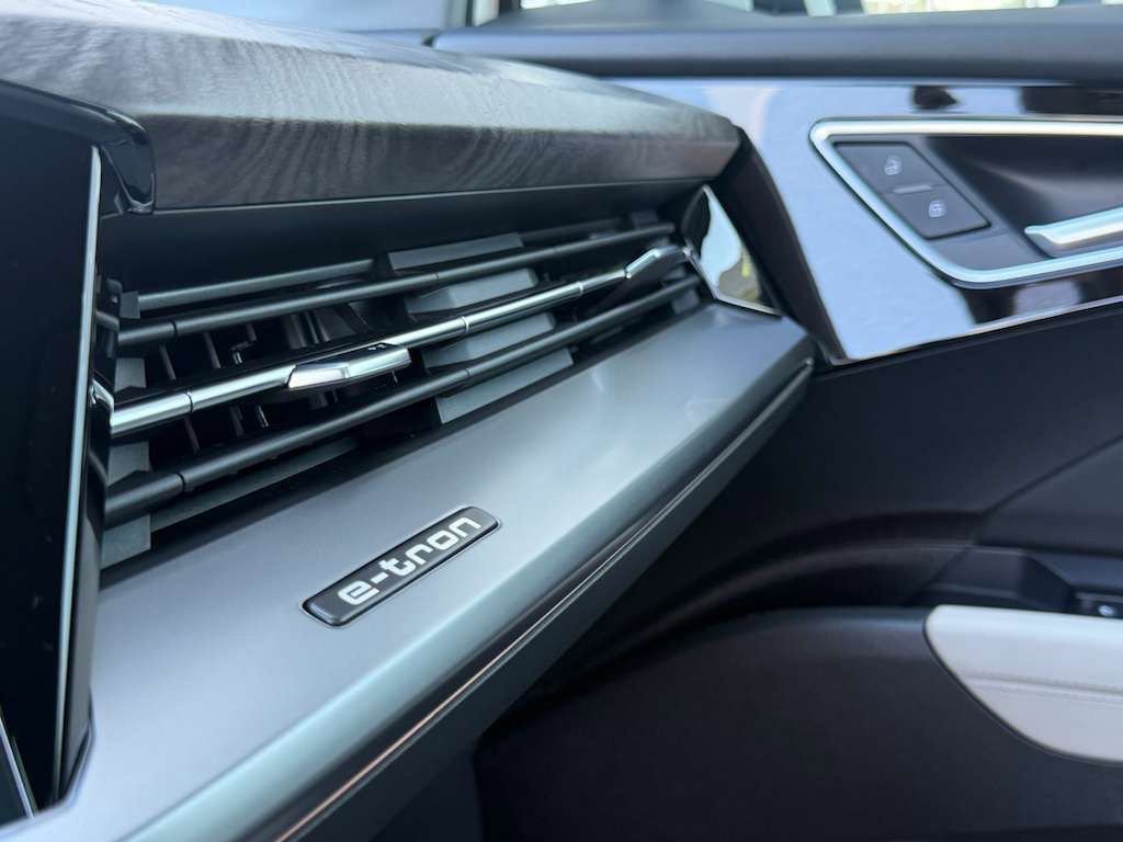 Used 2024 Audi Q4 e-tron Premium w/ Convenience Package image 22