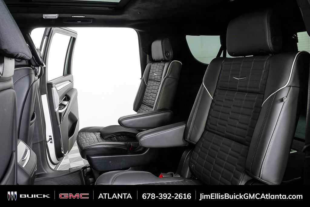 Used 2025 Cadillac Escalade ESV Sport Platinum image 26