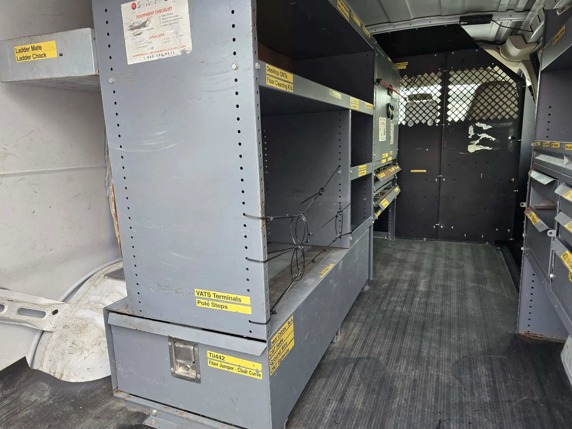 Used 2009 Chevrolet Express 2500 image 19