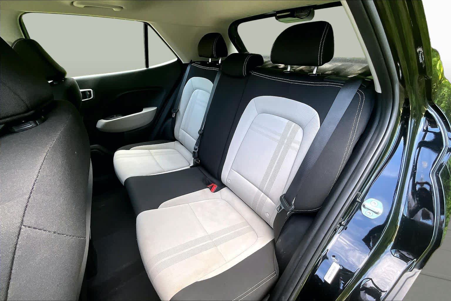 Used 2025 Hyundai Venue SEL FWD image 20