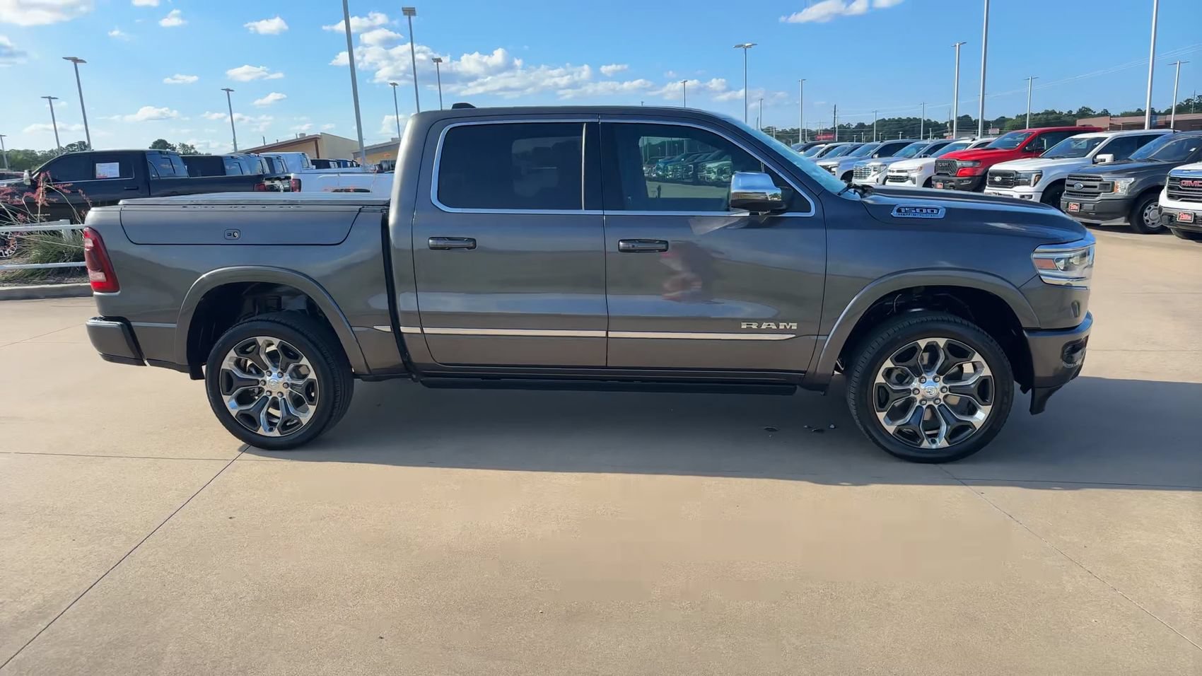 Used 2023 RAM 1500 Limited AWD/4WD image 2