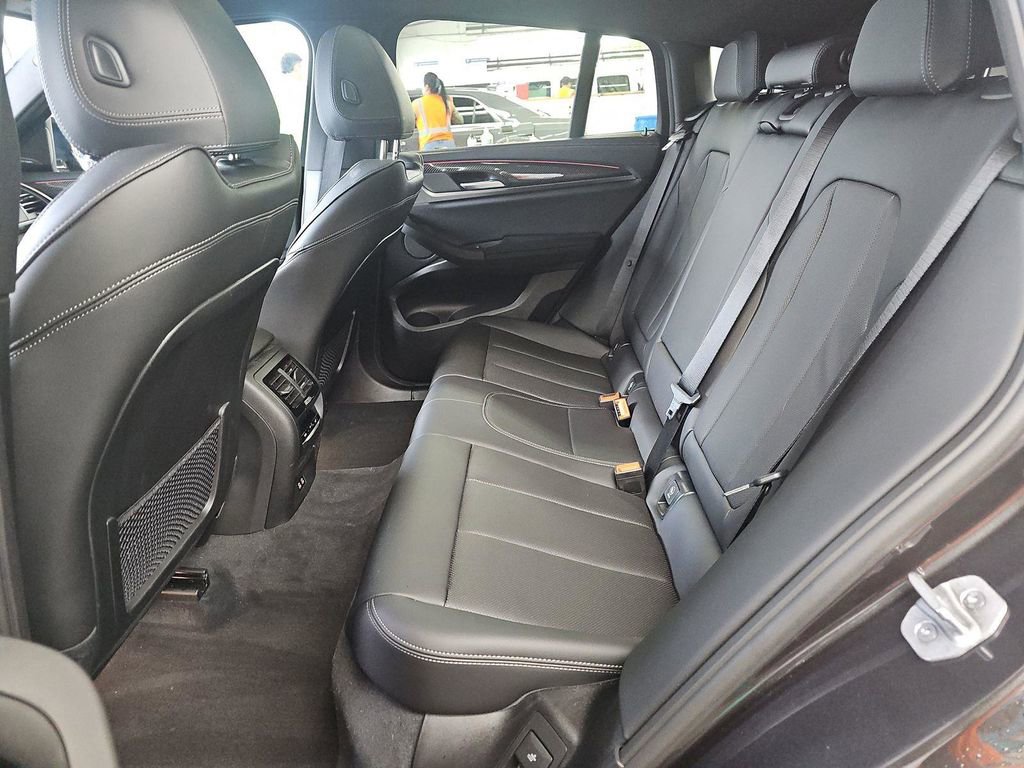 Used 2025 BMW X4 M40i AWD/4WD image 16