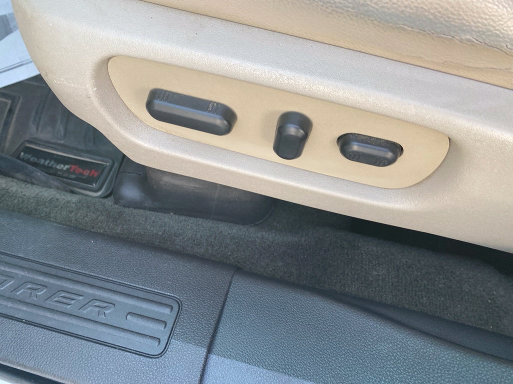 Used 2015 Ford Explorer XLT w/ Equipment Group 202A FWD image 13