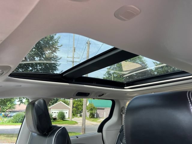 Used 2024 Chrysler Pacifica Limited FWD image 11