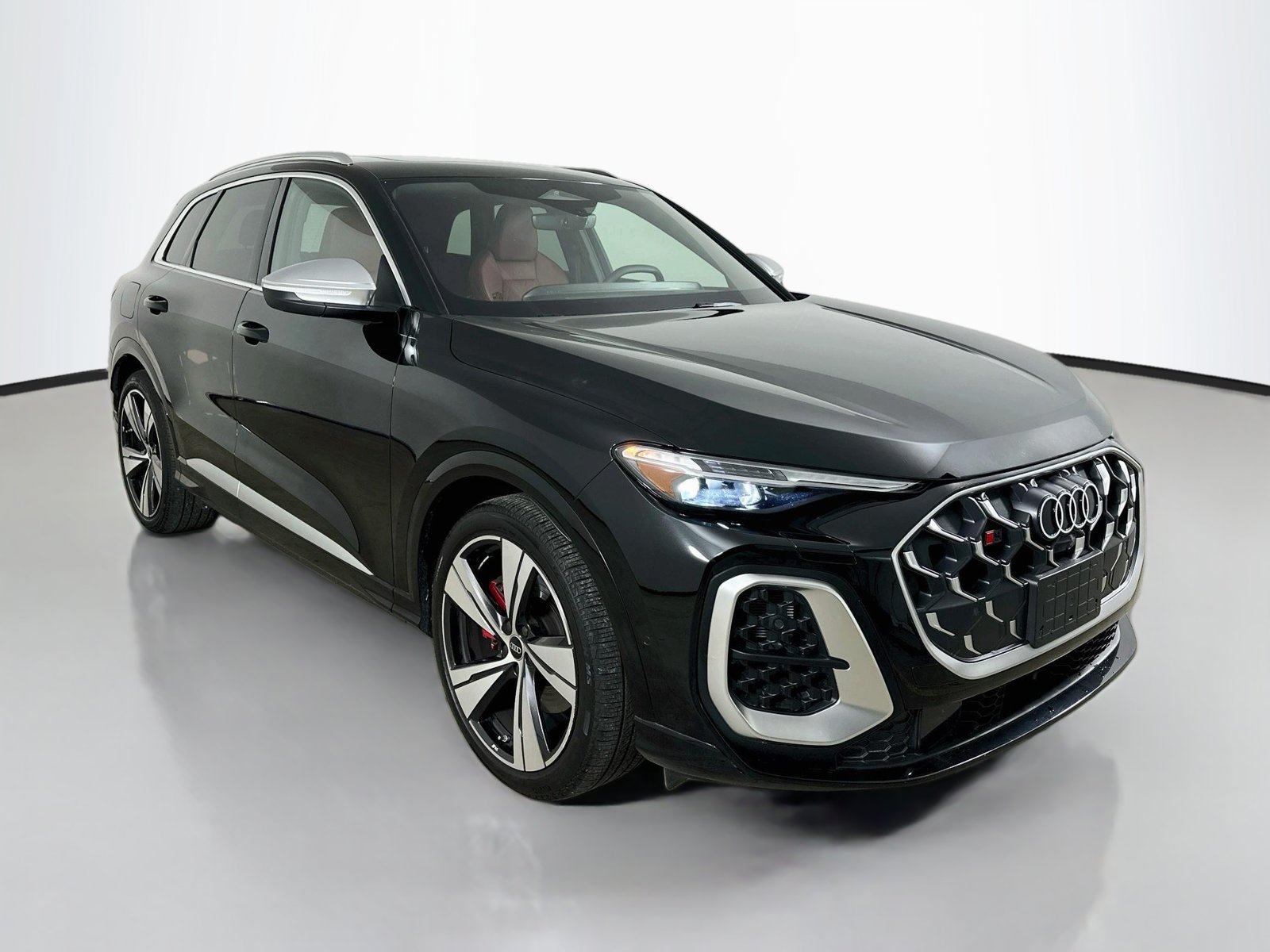 Certified 2025 Audi SQ5 Premium Plus AWD/4WD image 3