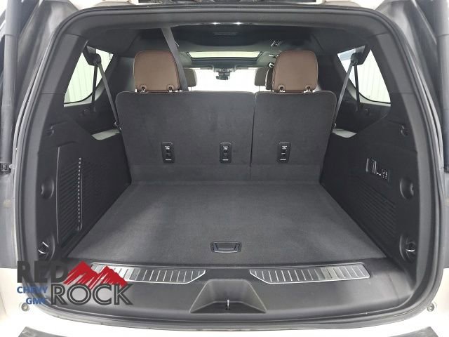 Used 2023 Chevrolet Suburban High Country AWD/4WD image 18