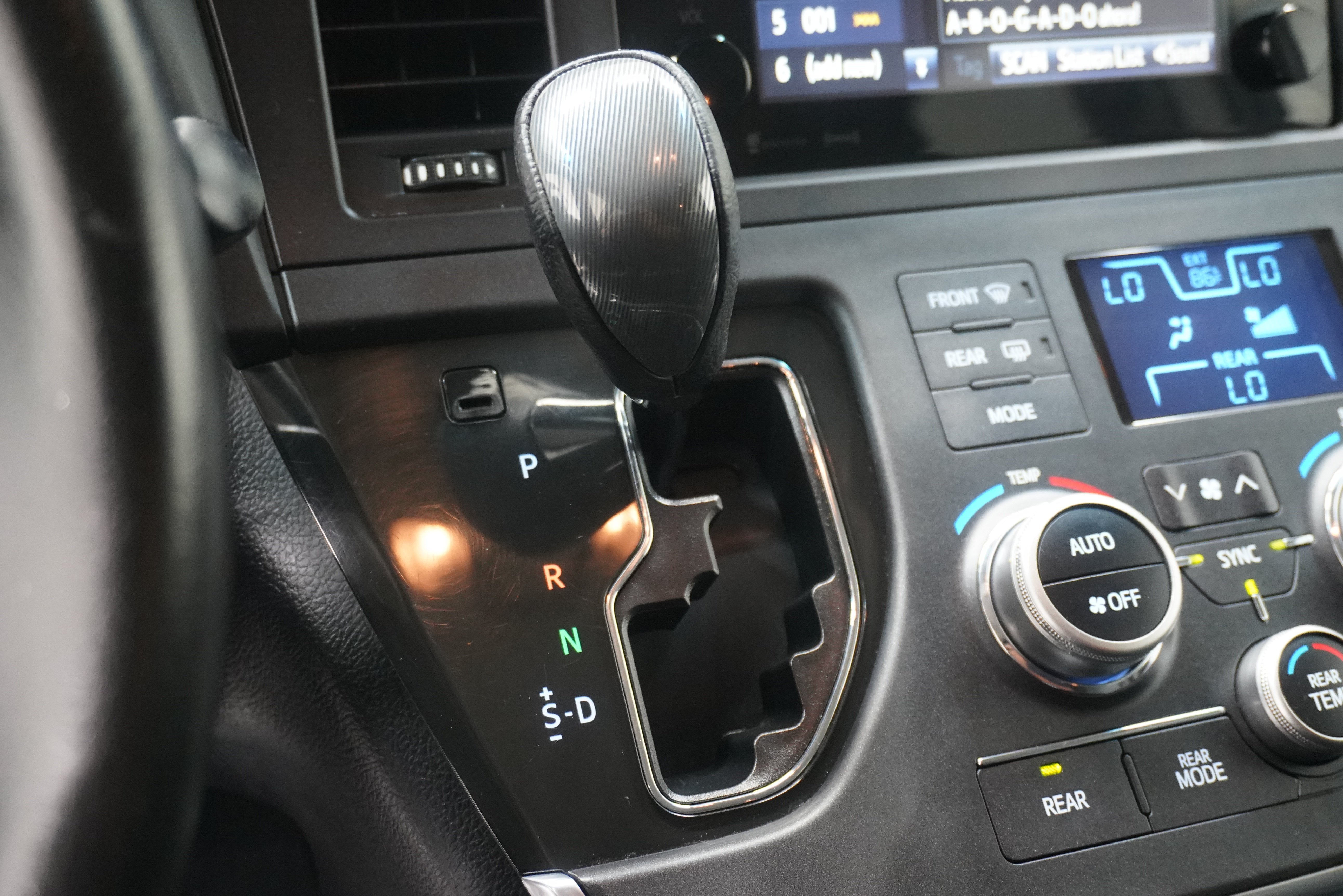 Used 2016 Toyota Sienna SE FWD image 22