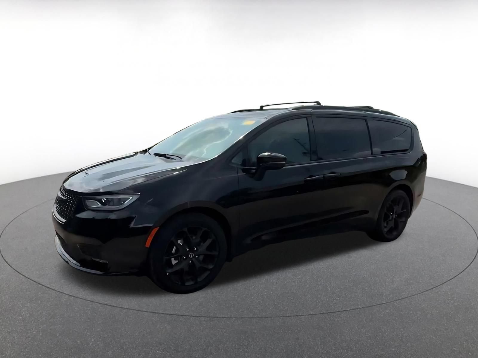 Used 2025 Chrysler Pacifica Limited FWD image 8