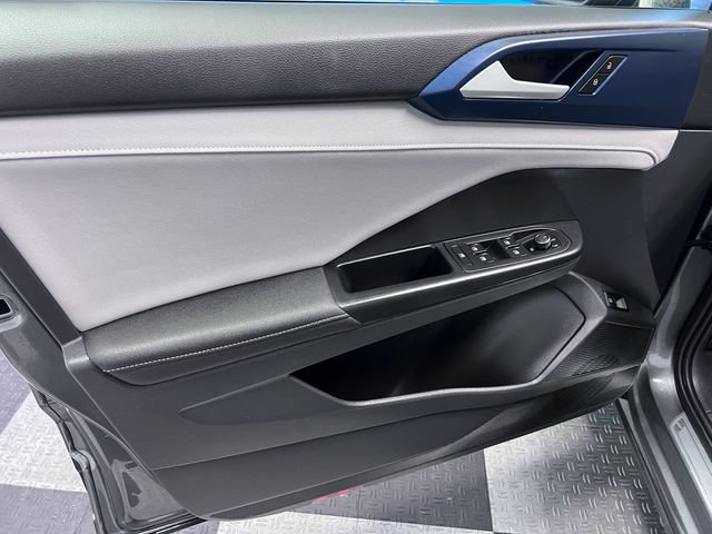 Certified 2024 Volkswagen Taos SE FWD image 7