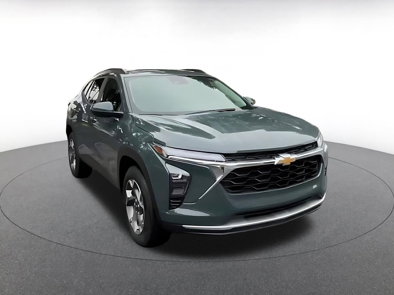 Used 2025 Chevrolet Trax LT image 3