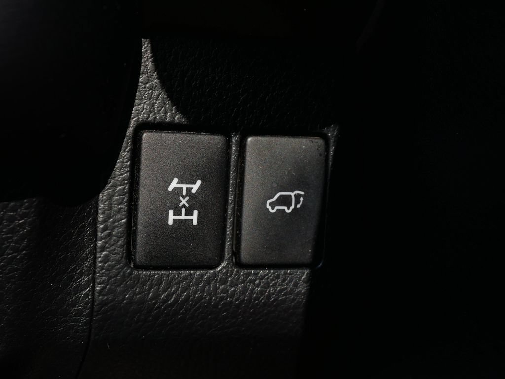 Used 2013 Toyota RAV4 Limited AWD/4WD image 30