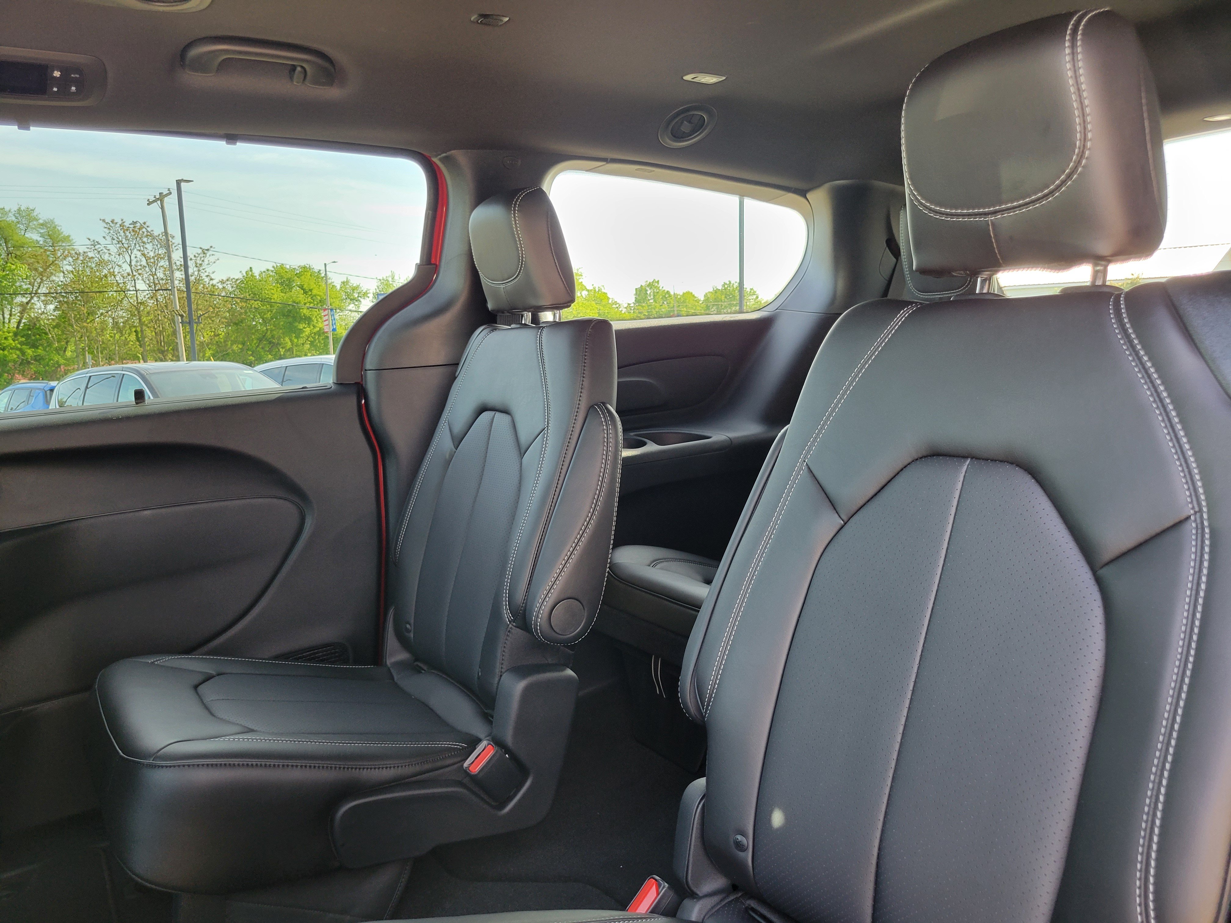 New 2027 Chrysler Pacifica Select FWD image 15