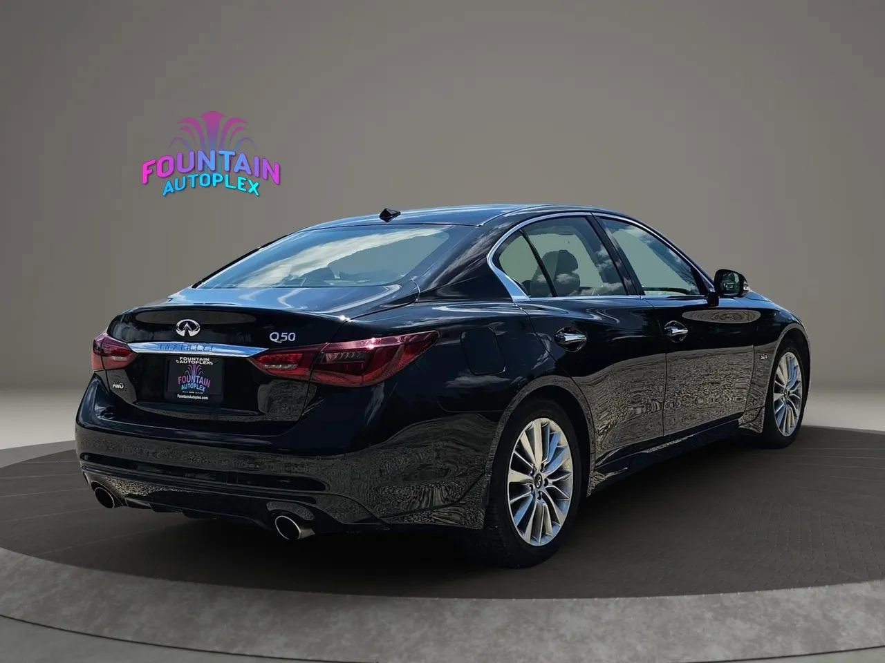 Used 2018 INFINITI Q50 Luxe w/ Sensory Package (Luxe) AWD/4WD image 5