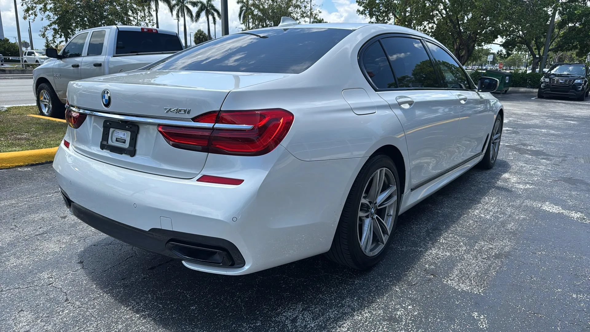 Used 2019 BMW 740i w/ M Sport Package RWD image 5