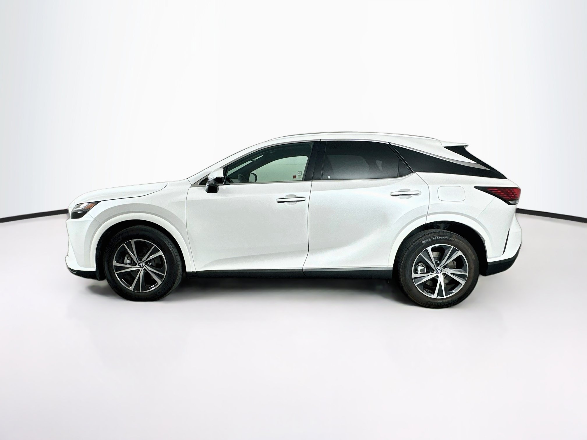 Used 2023 Lexus RX 350 Premium Plus w/ Cold Area Package AWD/4WD image 4
