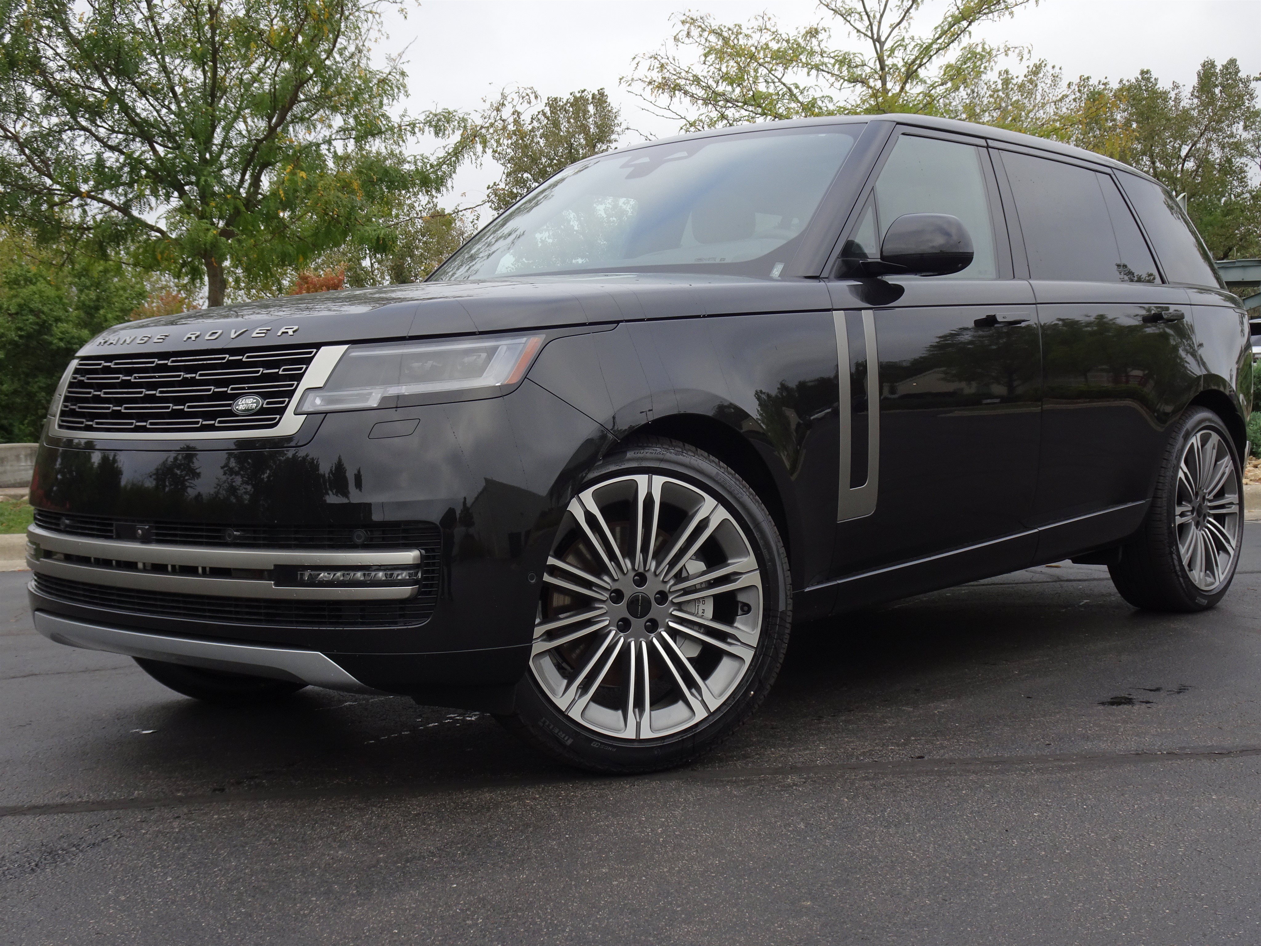 New 2026 Land Rover Range Rover Long Wheelbase SE AWD/4WD image 1