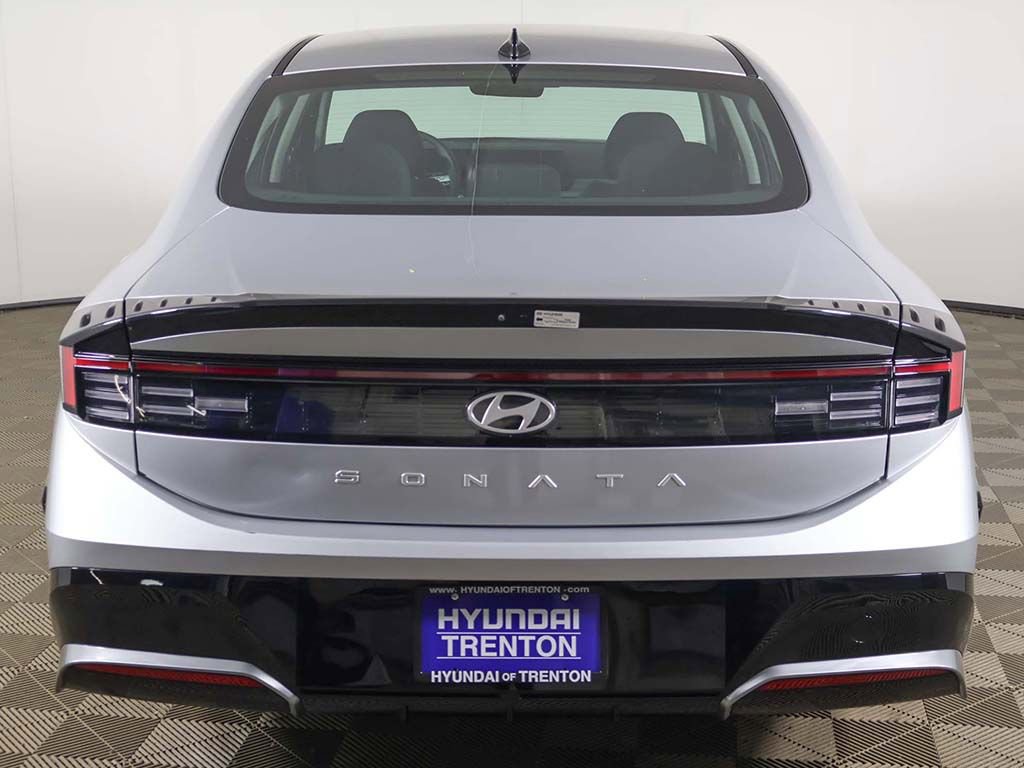 Certified 2024 Hyundai Sonata SEL FWD image 11