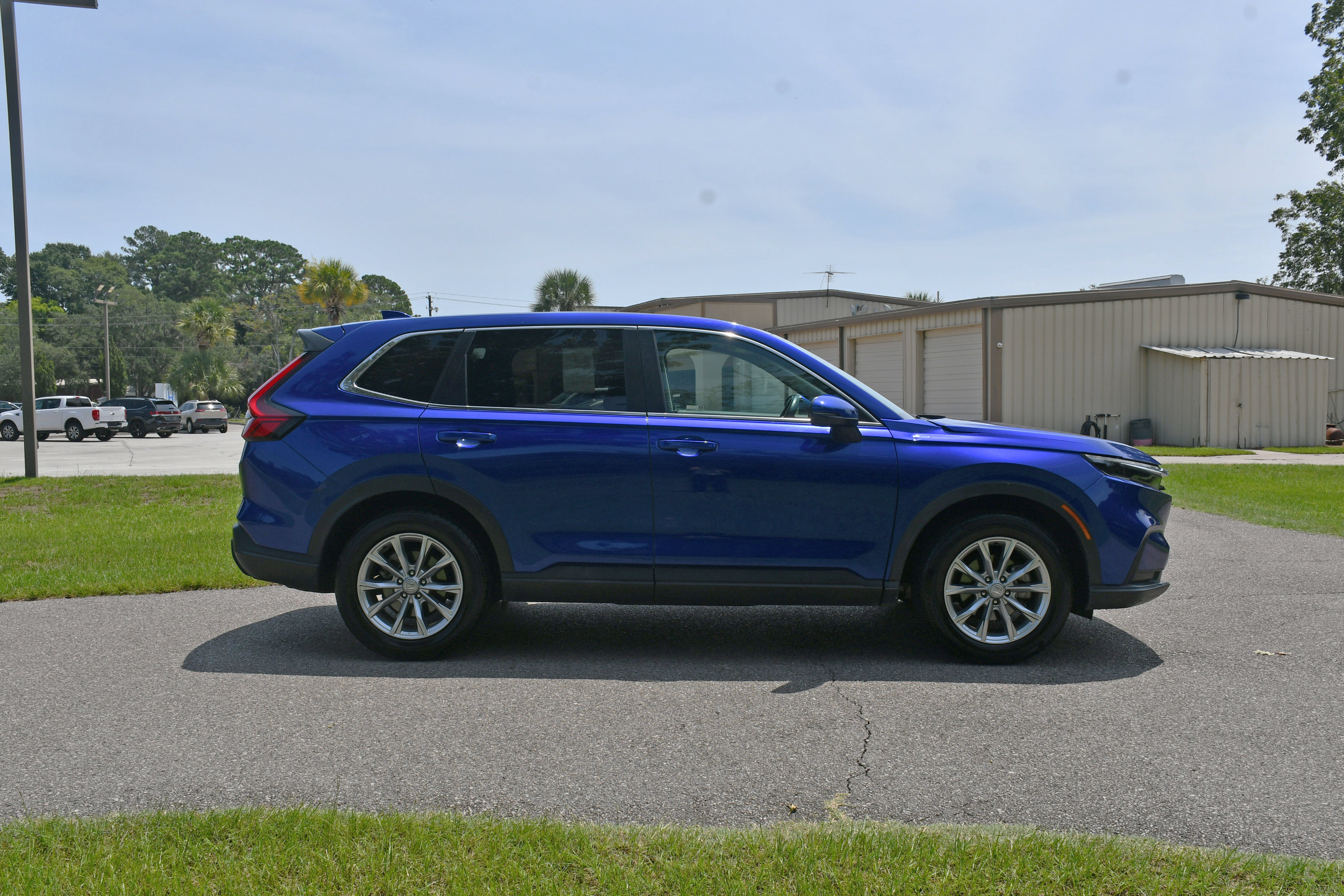 Used 2023 Honda CR-V EX image 5