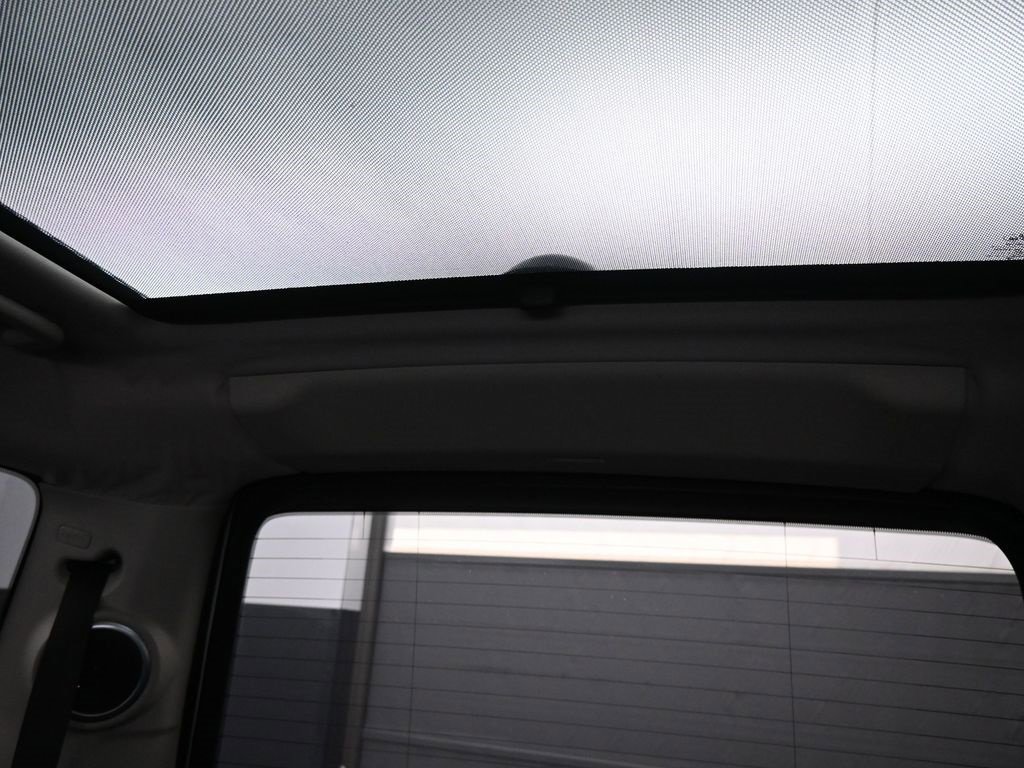 Used 2015 Land Rover LR4 HSE LUX image 14