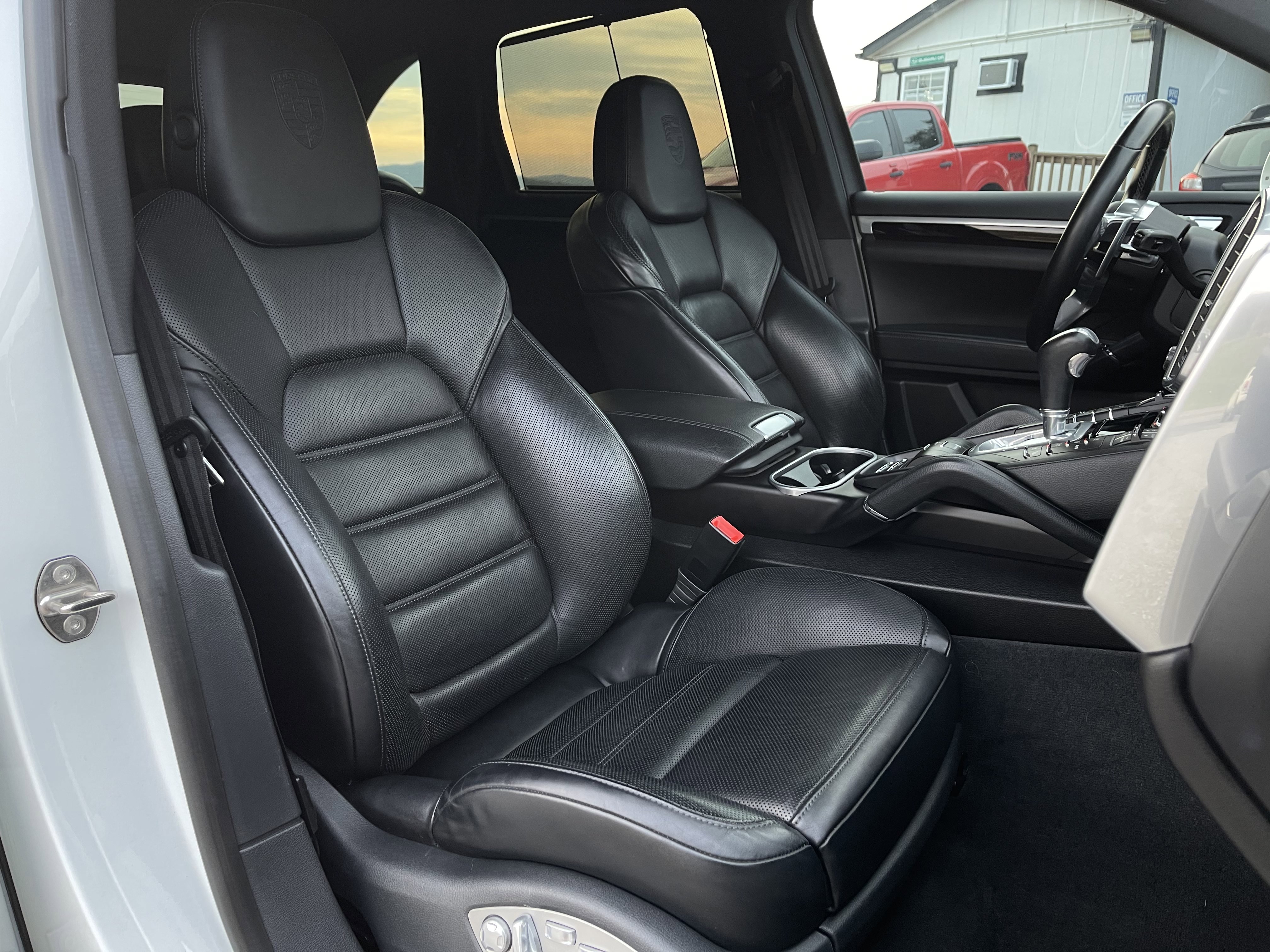 Used 2018 Porsche Cayenne S Platinum image 11