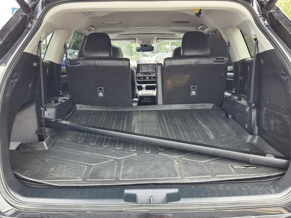Used 2022 Toyota Highlander XLE FWD image 10