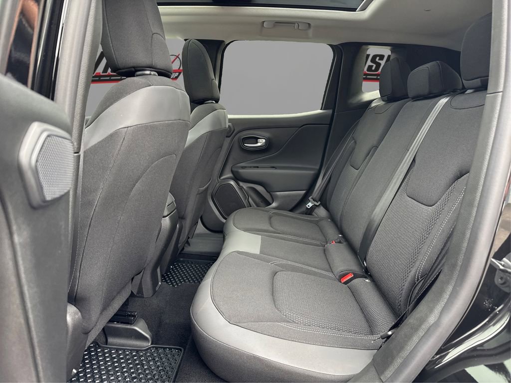 Used 2023 Jeep Renegade Latitude w/ Sun/Sound Group AWD/4WD image 10