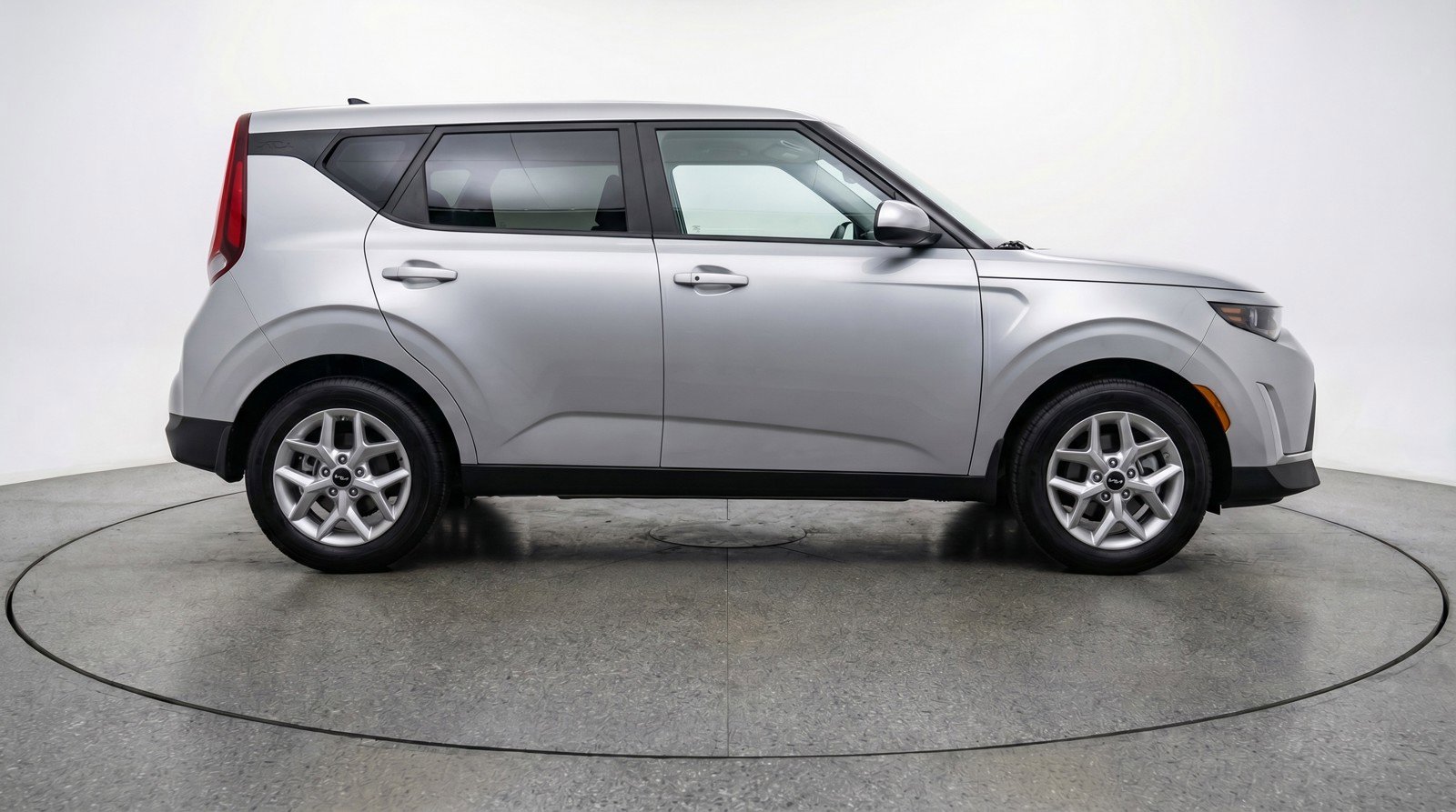 Used 2025 Kia Soul LX w/ LX Technology Package FWD image 11