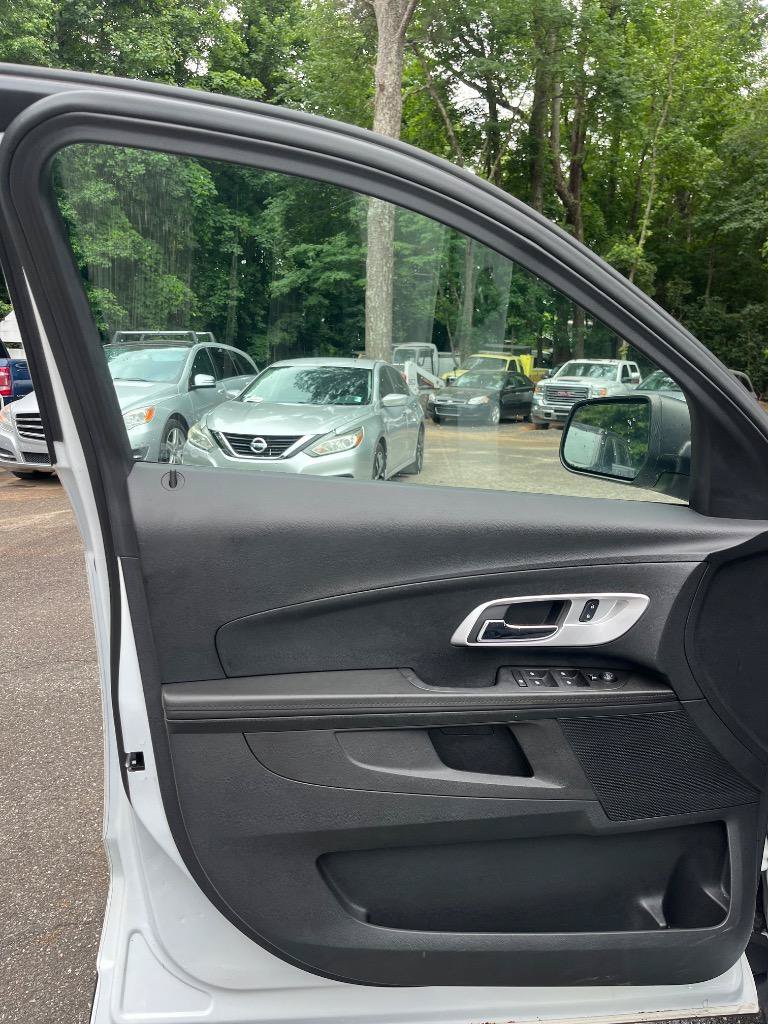 Used 2017 Chevrolet Equinox LS FWD image 13