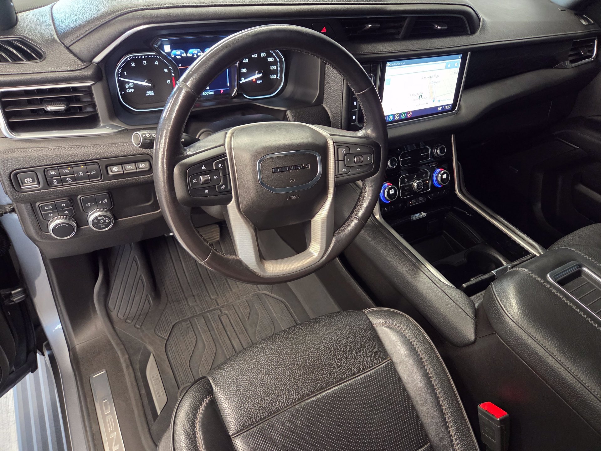 Used 2021 GMC Yukon Denali w/ Denali Premium Package AWD/4WD image 4