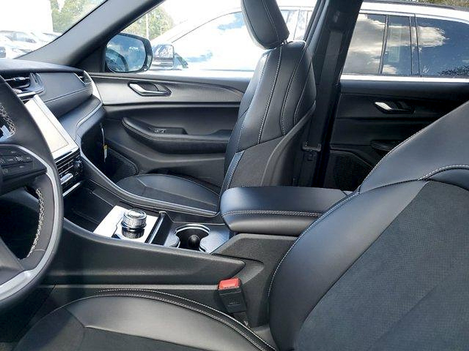 New 2024 Jeep Grand Cherokee Altitude RWD image 7