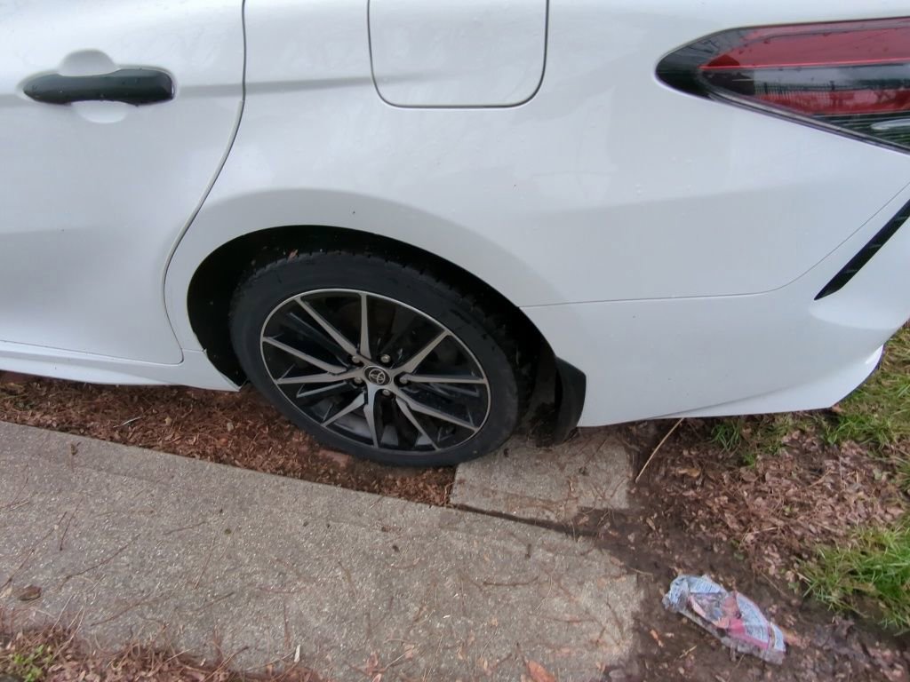 Used 2023 Toyota Camry SE image 5