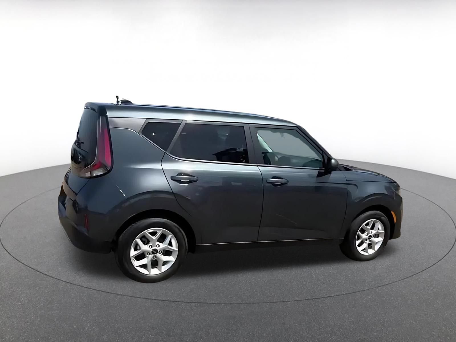 Used 2025 Kia Soul LX w/ LX Technology Package FWD image 15