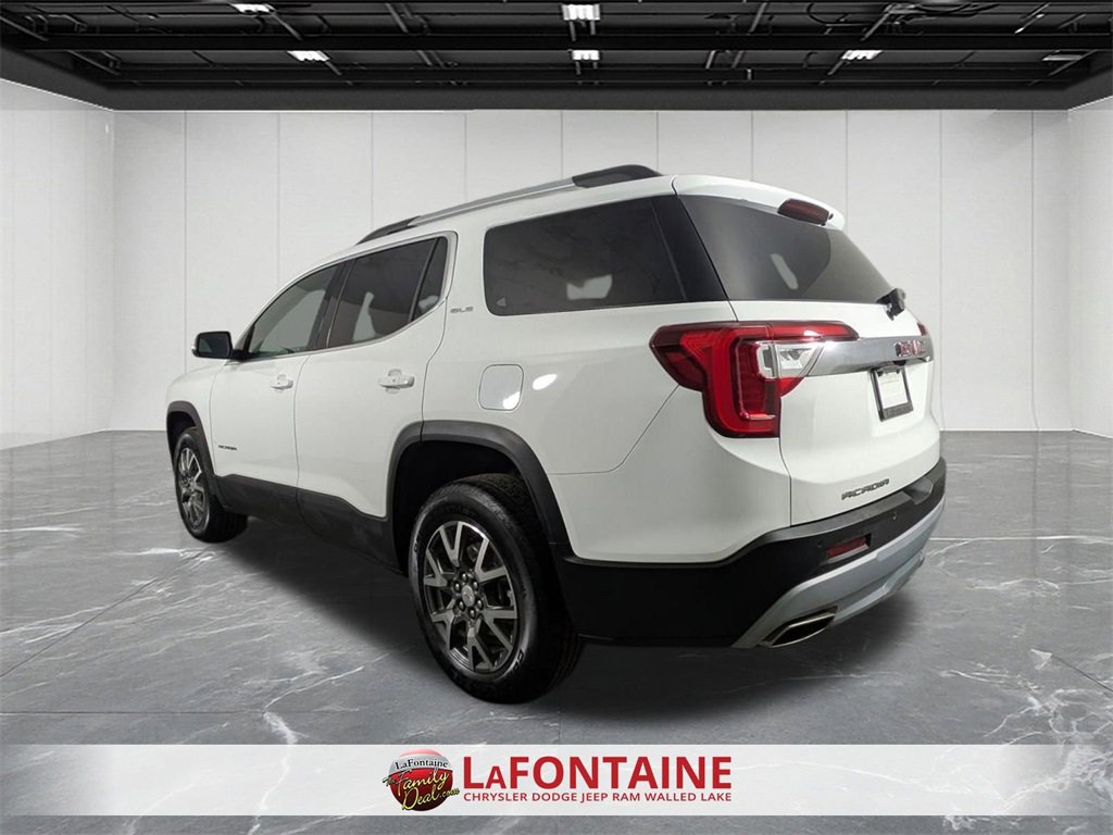 Used 2023 GMC Acadia SLE w/ Driver Convenience Package image 3