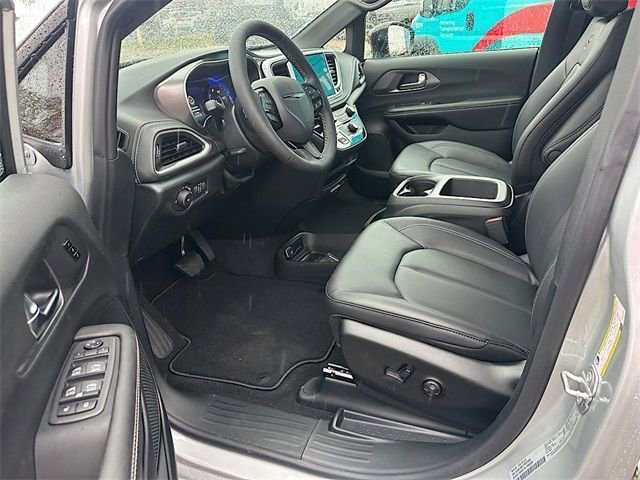 New 2026 Chrysler Pacifica Select w/ S Appearance Package image 8