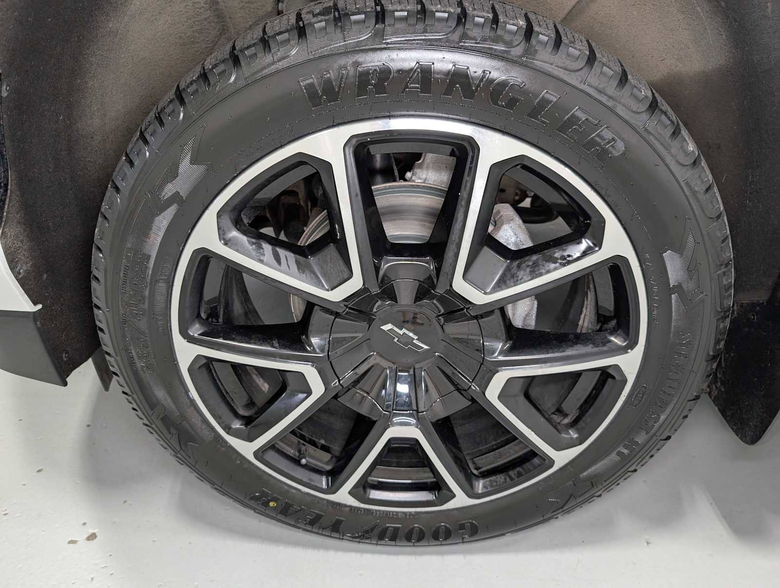 Used 2022 Chevrolet Tahoe RST w/ Luxury Package image 3