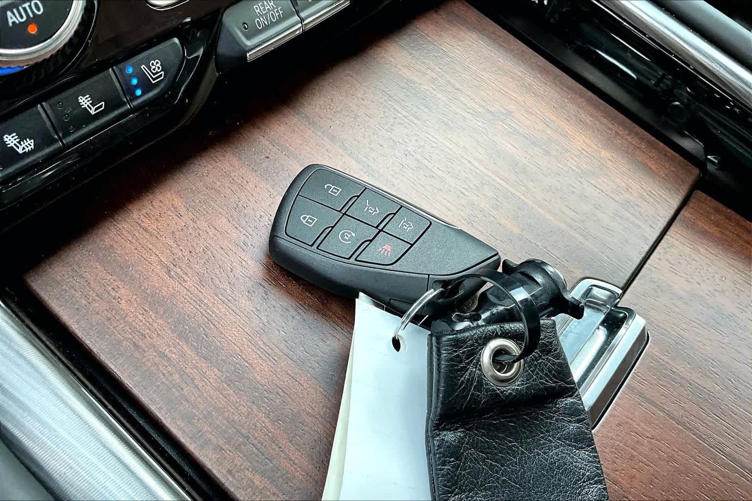 Used 2024 GMC Yukon XL Denali Ultimate AWD/4WD image 15