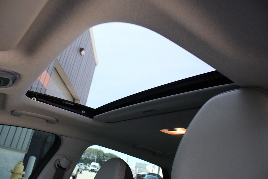 Used 2023 Hyundai Elantra Limited FWD image 5